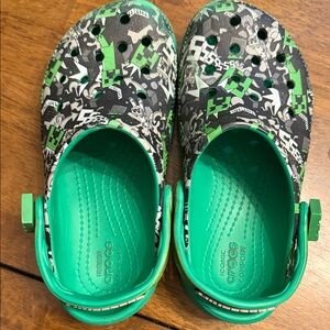 CROCS Kids Graphic Green Clogs